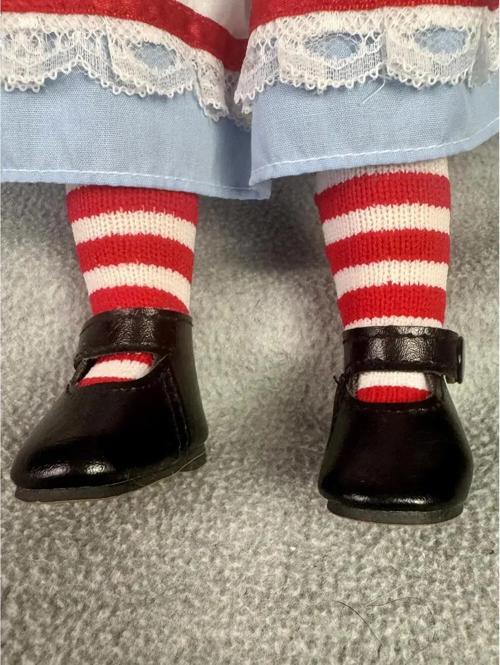 vintage kawaii‎ porcelain alice in wonderland doll 703 striped socks lace apron
